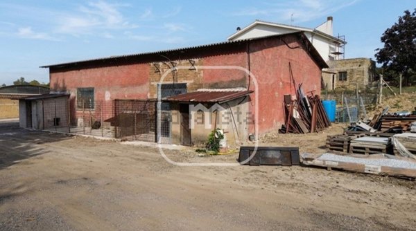locale di sgombero in vendita a Zagarolo
