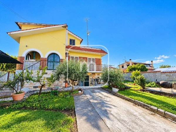 casa indipendente in vendita a Zagarolo in zona Valle Martella