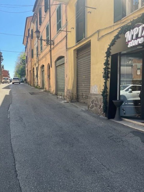 locale commerciale in vendita a Zagarolo