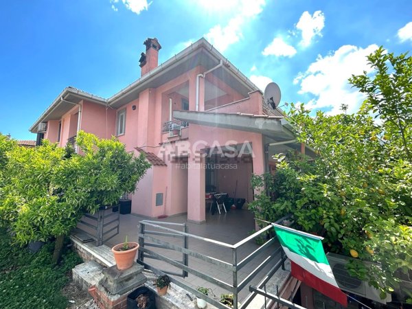 casa indipendente in vendita a Lariano