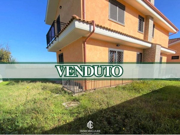 casa indipendente in vendita a Lariano