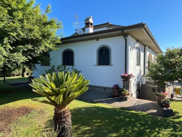 casa indipendente in vendita a Lariano
