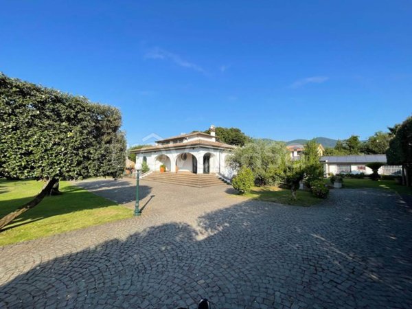 casa indipendente in vendita a Lariano