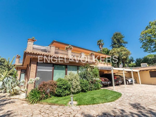 casa indipendente in vendita a Lariano