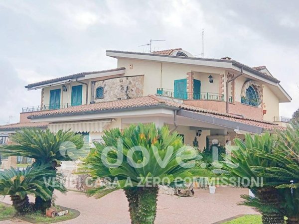 casa indipendente in vendita a Lariano