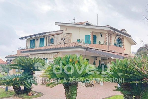 casa indipendente in vendita a Lariano