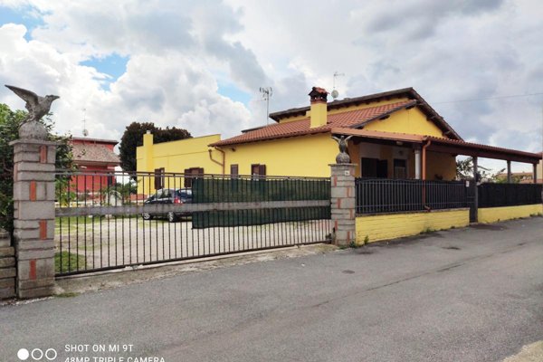 casa indipendente in vendita a Lariano
