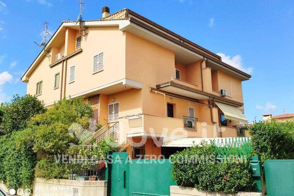 casa indipendente in vendita a Lariano