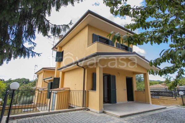 casa indipendente in vendita a Lariano