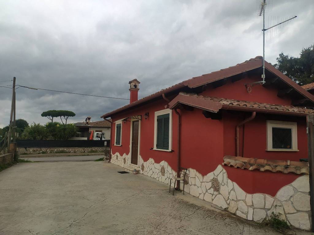 intera palazzina in vendita a Lariano