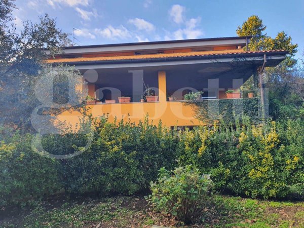 casa indipendente in vendita a Lariano