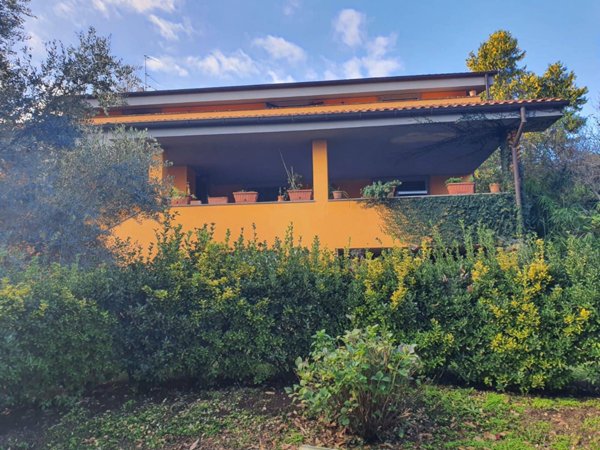 casa indipendente in vendita a Lariano