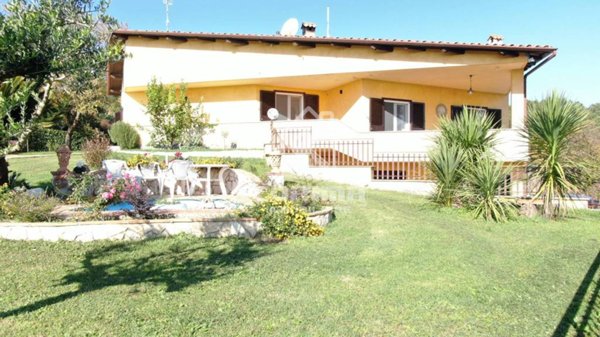 casa indipendente in vendita a Lariano