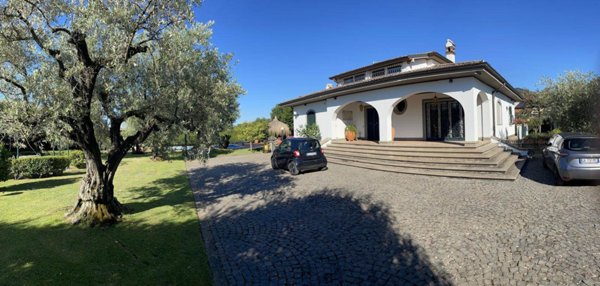casa indipendente in vendita a Lariano