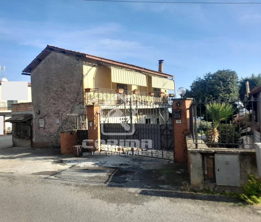 casa indipendente in vendita a Lariano