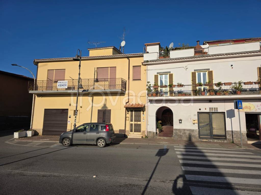 casa indipendente in vendita a Lariano