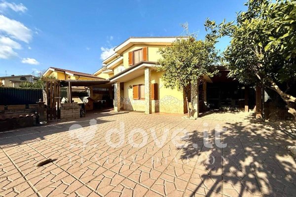 casa indipendente in vendita a Lariano