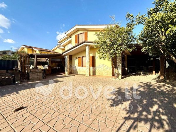 casa indipendente in vendita a Lariano