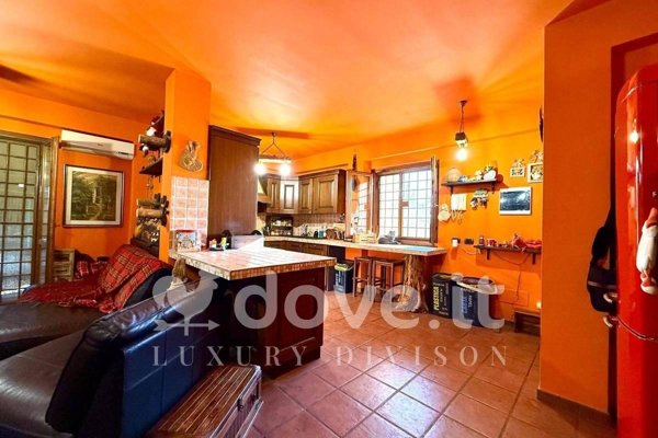 casa indipendente in vendita a Lariano