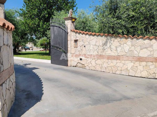 casa indipendente in vendita a Lariano