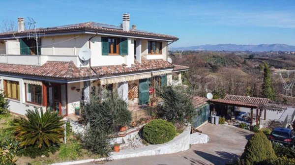casa indipendente in vendita a Lariano