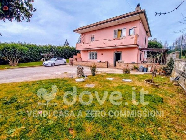 casa indipendente in vendita a Lariano
