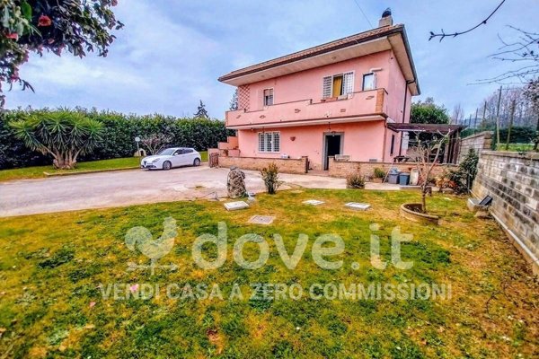 casa indipendente in vendita a Lariano