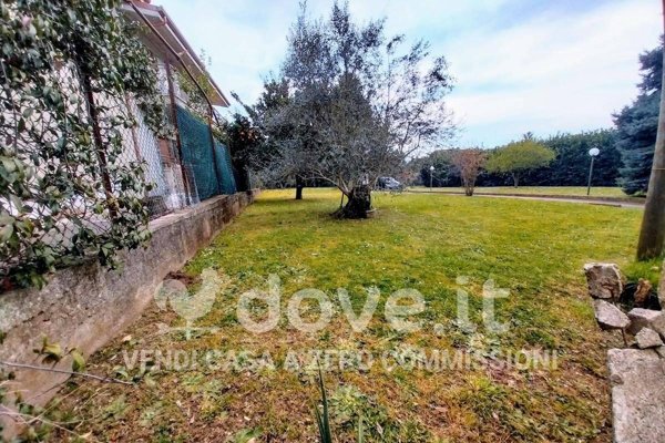 casa indipendente in vendita a Lariano