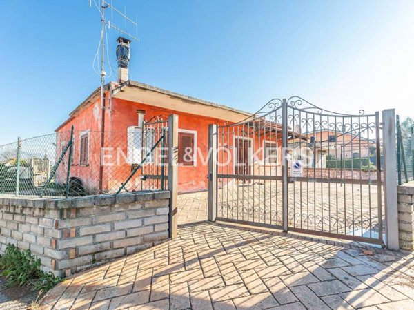 casa indipendente in vendita a Lariano