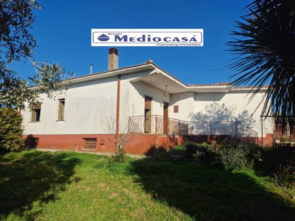 casa indipendente in vendita a Lariano