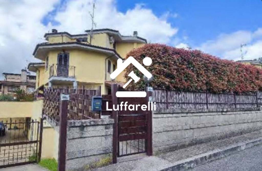 casa indipendente in vendita a Lariano