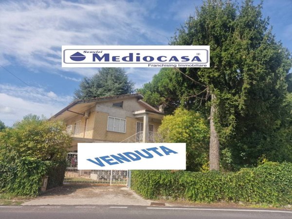 casa indipendente in vendita a Lariano