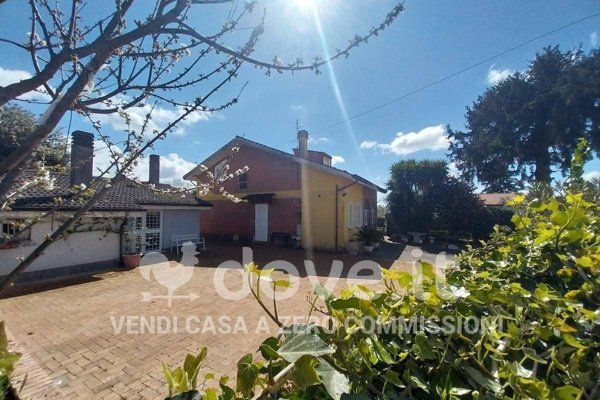 casa indipendente in vendita a Lariano