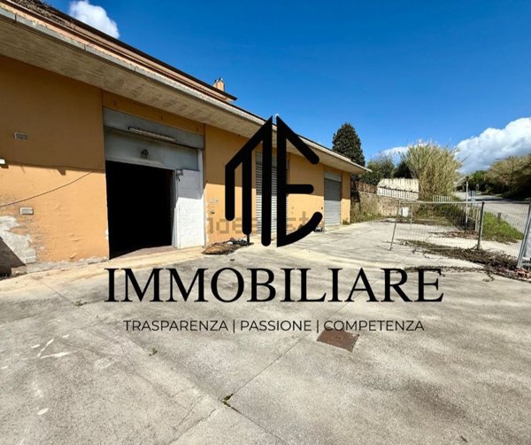 locale commerciale in vendita a Lariano