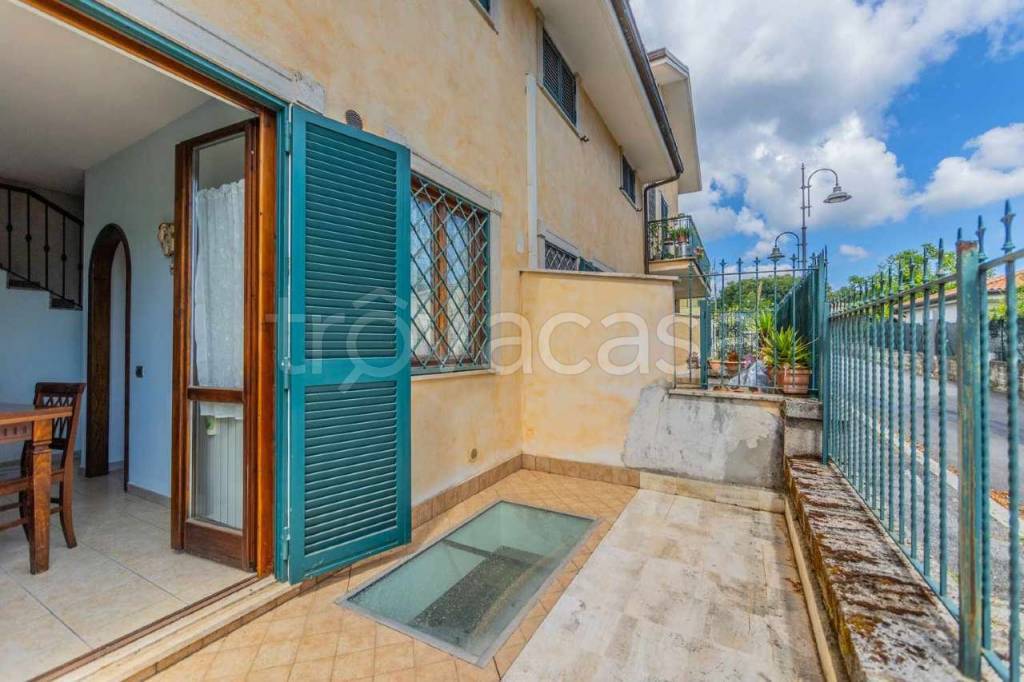 casa indipendente in vendita a Lariano