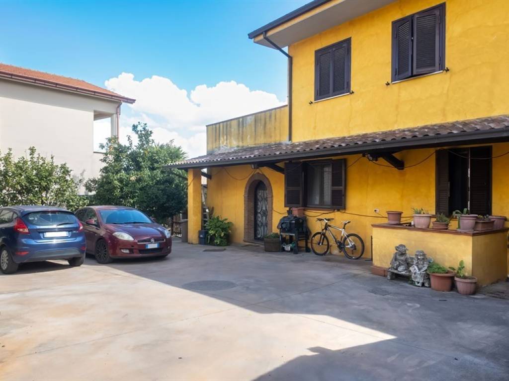 casa indipendente in vendita a Lariano