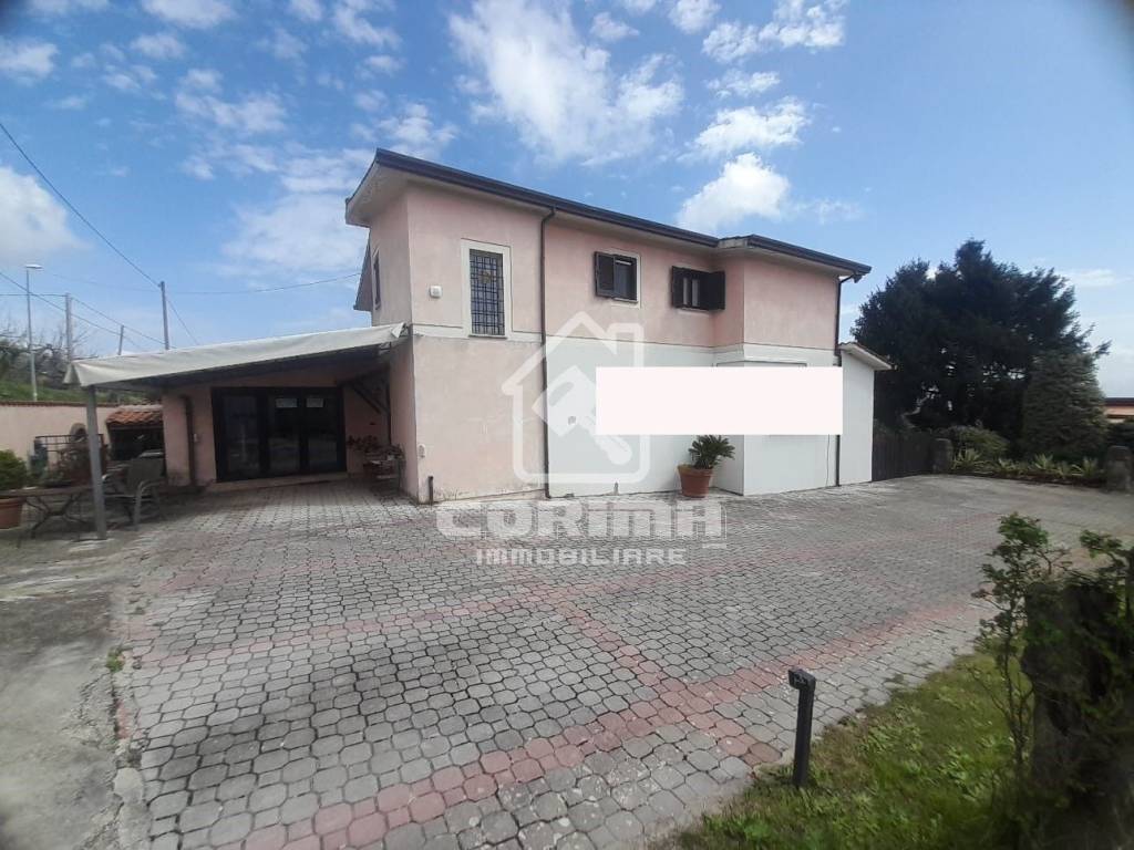 casa indipendente in vendita a Lariano