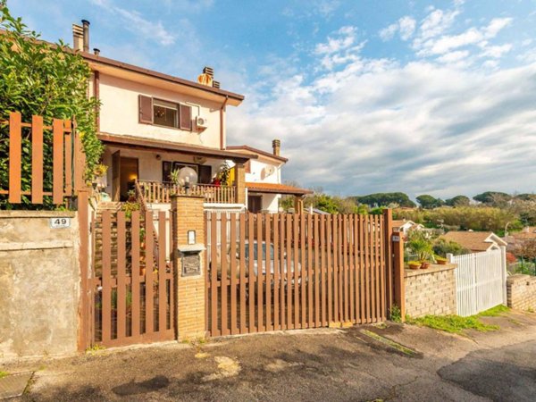 casa indipendente in vendita a Lariano