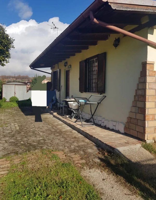 casa indipendente in vendita a Lariano