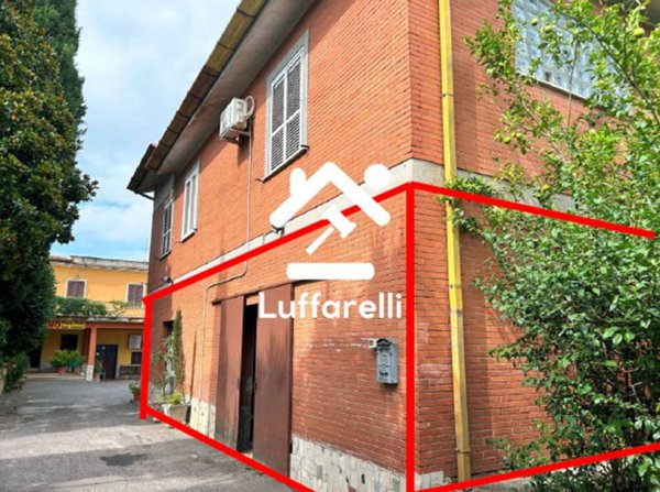 negozio in vendita a Lariano