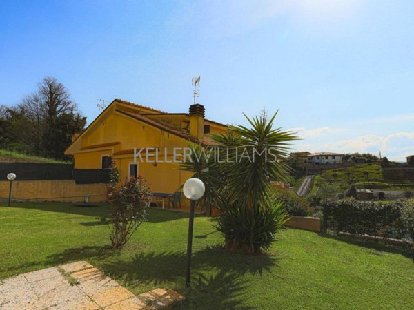 casa indipendente in vendita a Lariano