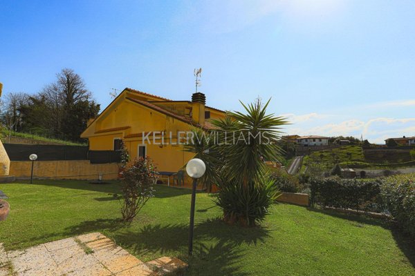 casa indipendente in vendita a Lariano