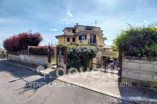 casa indipendente in vendita a Lariano
