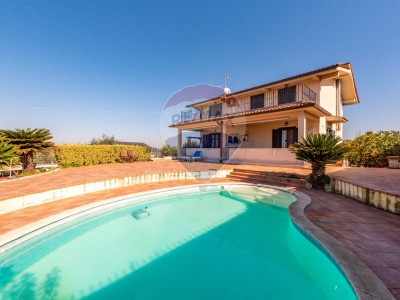 casa indipendente in vendita a Lariano