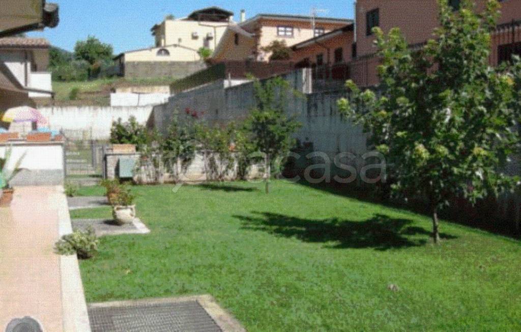 casa indipendente in vendita a Lariano