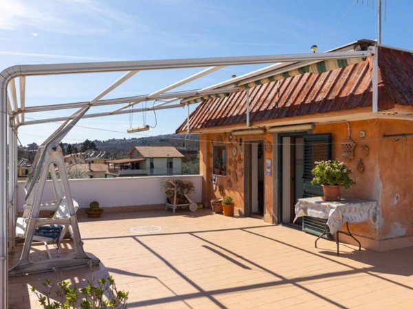 casa indipendente in vendita a Lariano