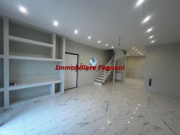 casa indipendente in vendita a Lariano