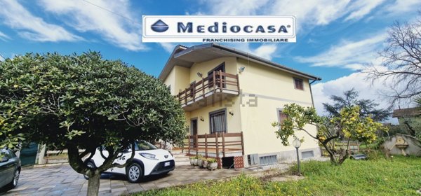 casa indipendente in vendita a Lariano