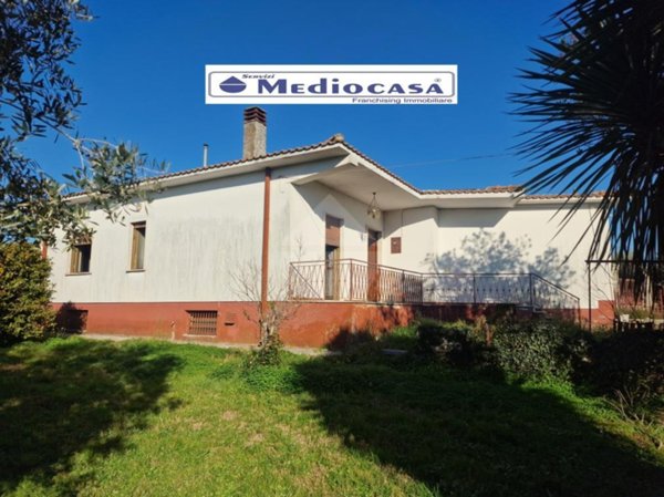 casa indipendente in vendita a Lariano