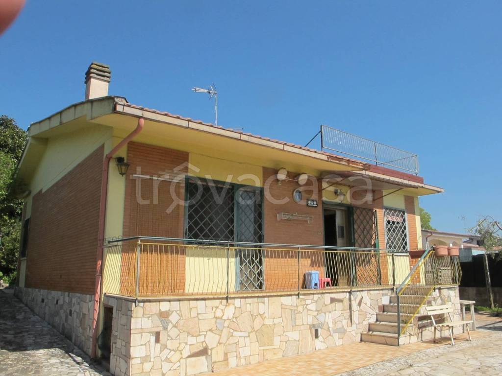 casa indipendente in vendita a Lariano